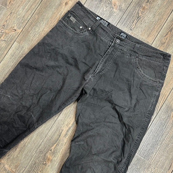 Kuhl Hiking Pants Black Utility Relaxed Fit Mens 36x32 Outdoor Workwear - Picture 1 of 11